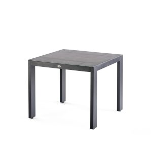 kvadratni metalni stol