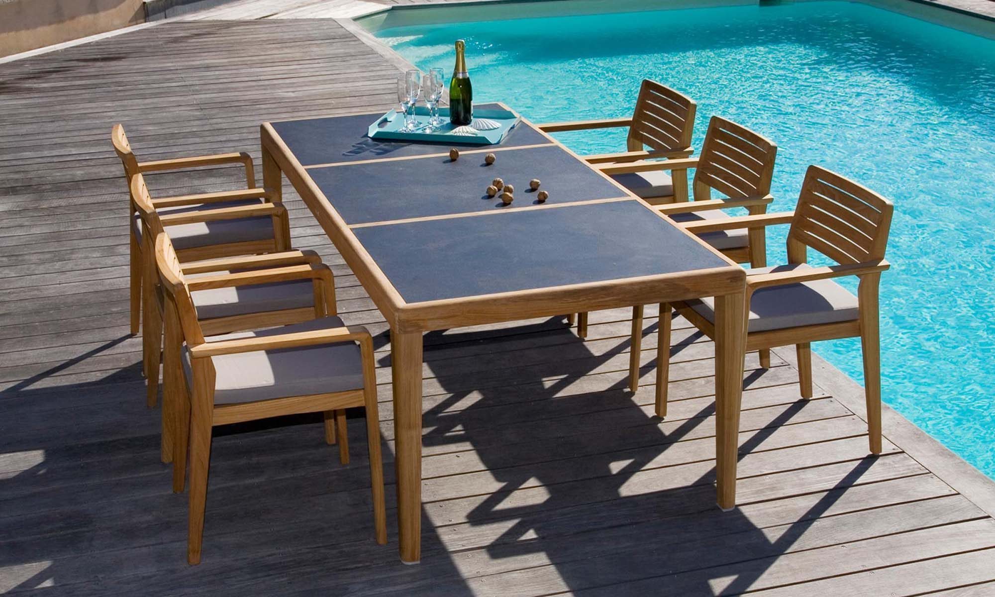 Drveni vrtni namještaj