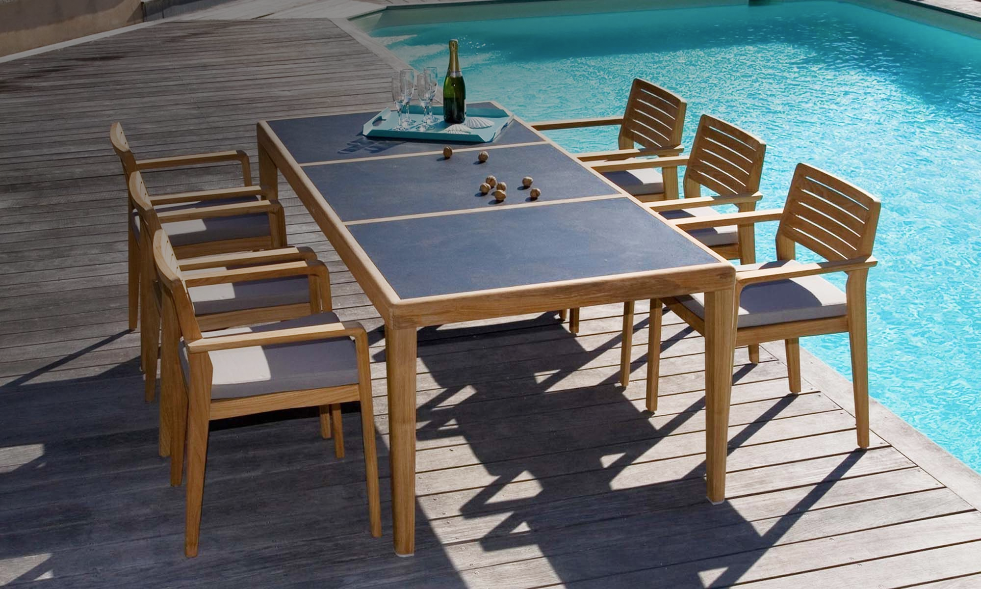 Drveni vrtni namještaj