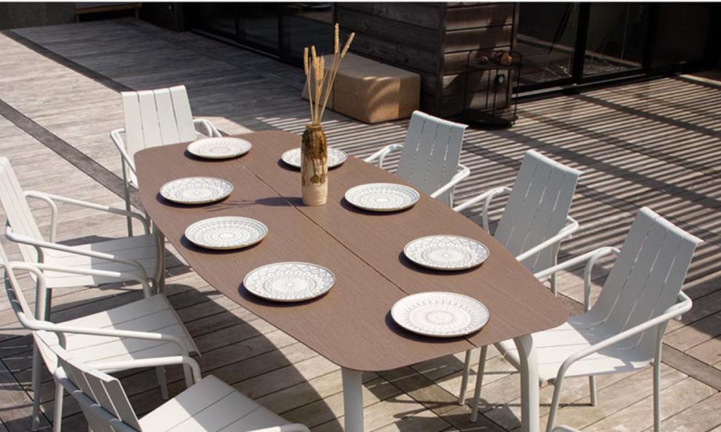 Vrtni namještaj zimi – što učiniti po lošem vremenu?