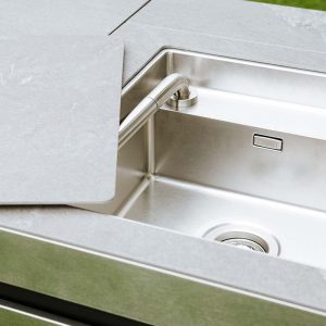 vanjska ljetna kuhinja