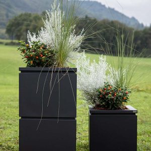 metalna žardinjera za cvijeće