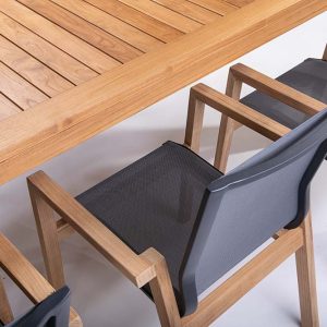 detalj postavke vrtnog namještaja